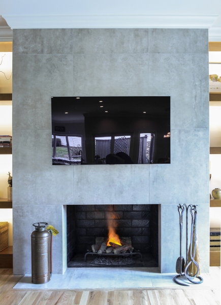 FIREPLACE-WITH-FLAME